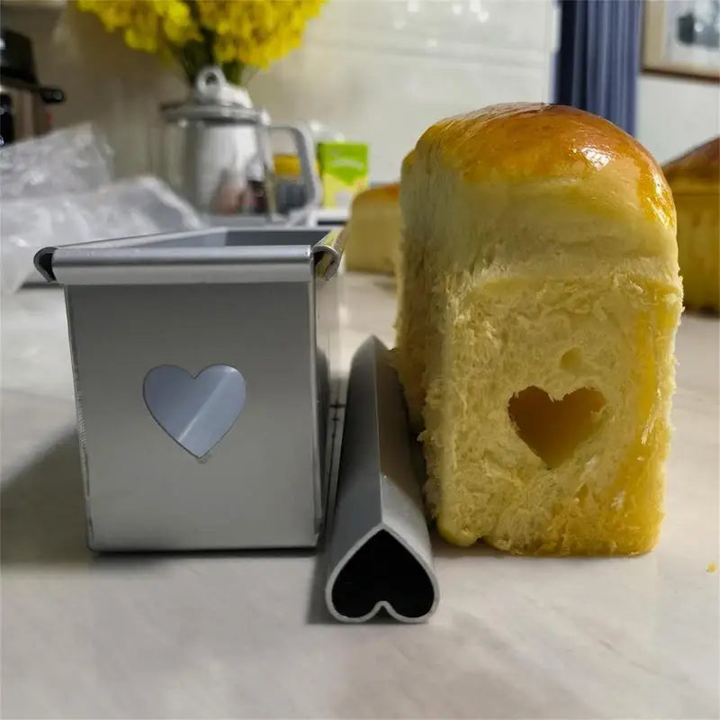 Moule à cake avec insert cœur – Aluminium 19 cm pour effet visuel soigné